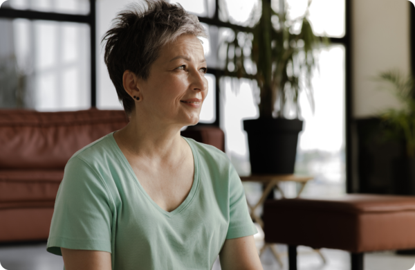 Woman in green shirt Website Image beside text 2000 x 1300 px